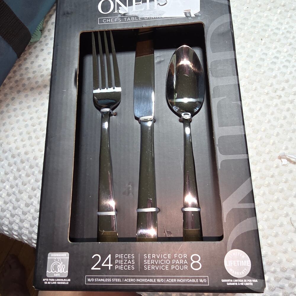 ONEIDA 24 PC CHEF'S TABLE STAINLESS STEEL FLATWARE SET SERVICE FOR 8